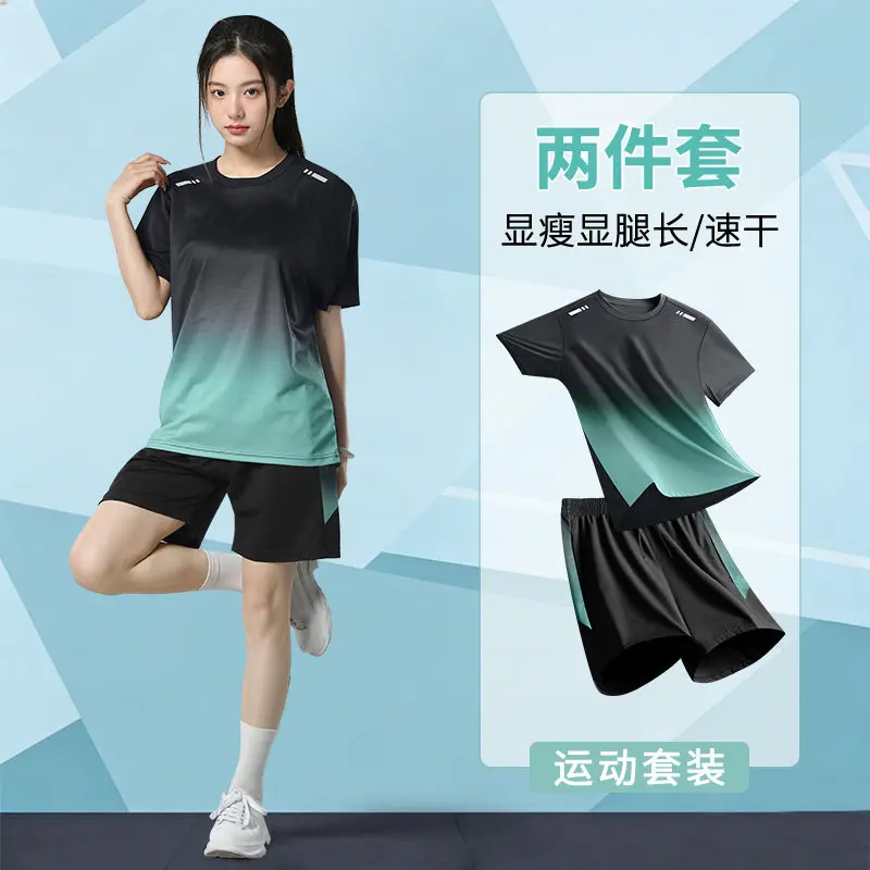 Running Gear Plus Size - ชุดวิ่งฤดูร้อนสำหรับผู้หญิง 2 ชิ้น - ชุดกีฬาแห้งเร็วรุ่นใหม่พร้อมกางเกงขาสั้นและเสื้อยืด -